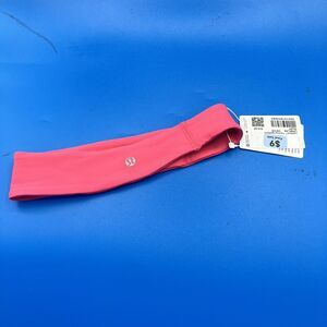 Lululemon Luxtreme Training Headband LIPG Sweatband Lip Gloss Pink NWT